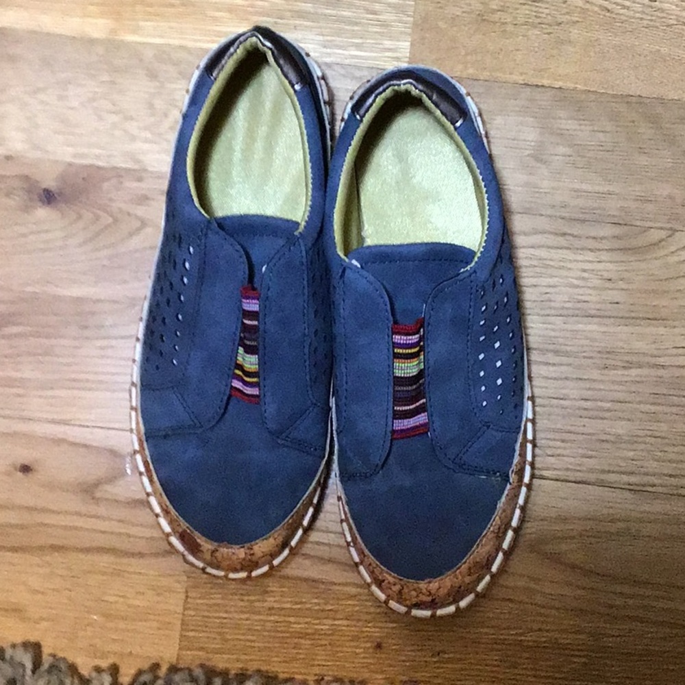 Shoes - Picture 3 of 4